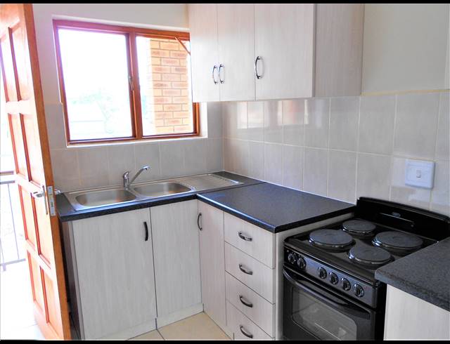 2 BEDROOM FLAT TO LET IN HOWICK CENTRAL